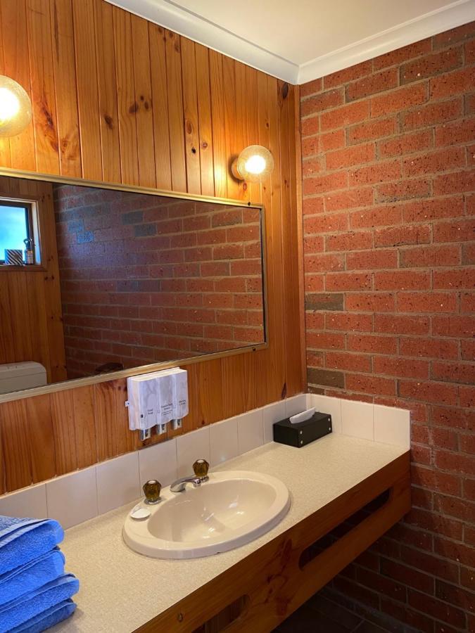Country Roads Motel Peak Hill Bagian luar foto